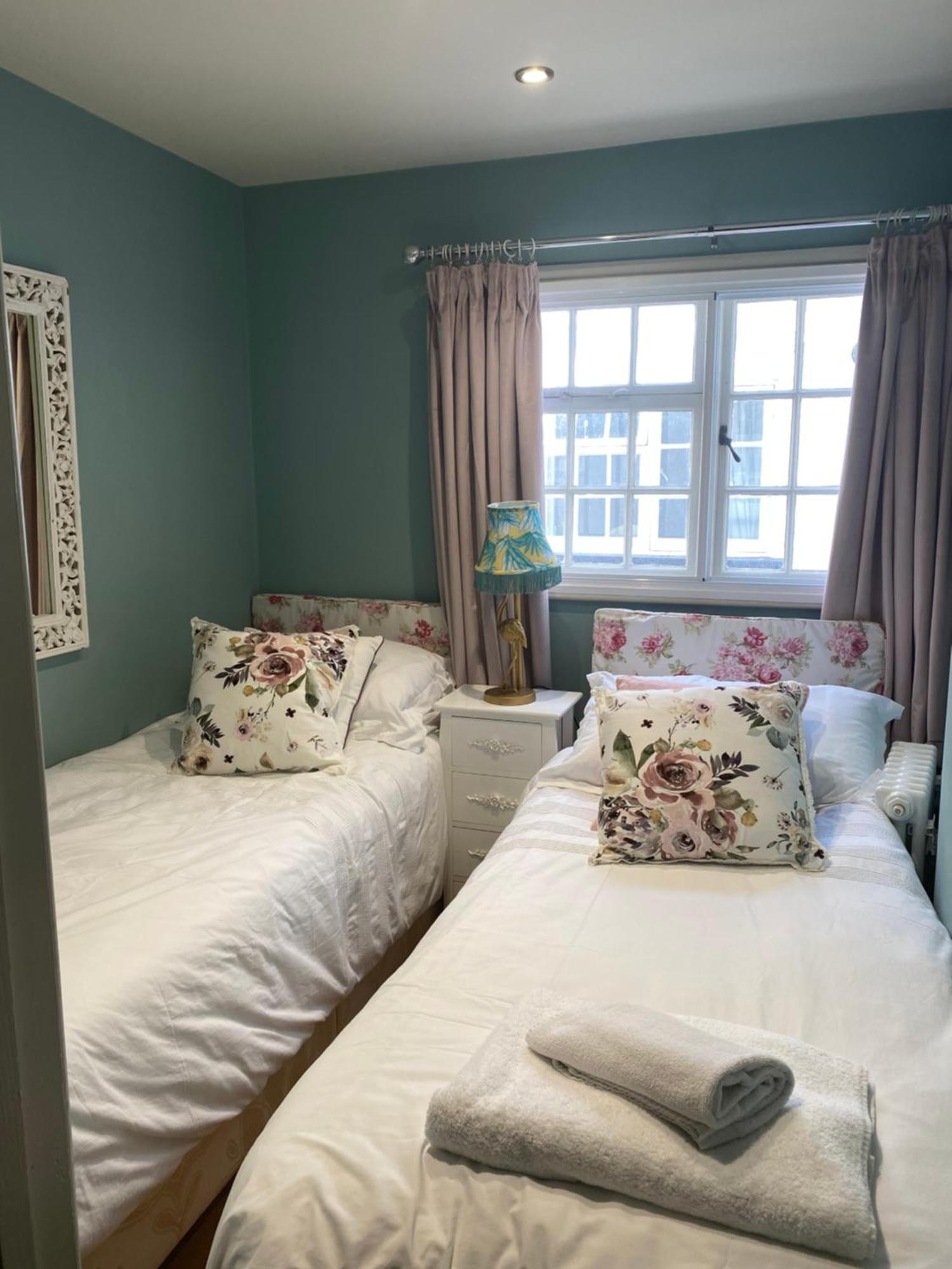 Monmouth House Apartments, Lyme Regis Old Town, Dog Friendly, Parking Экстерьер фото